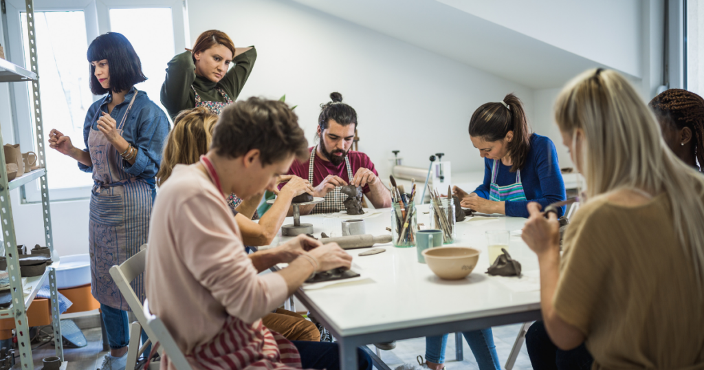 The right corporate team building activities can improve team adhesion, collaboration and cooperation.